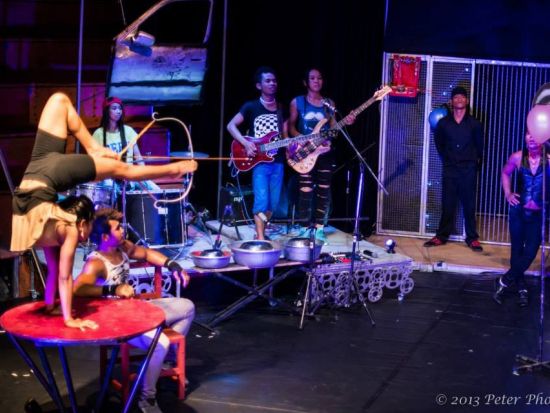 笑いと感動の新感覚エンターテイメント！カンボジアサーカス・ファー チケット事前予約＜送迎付＞