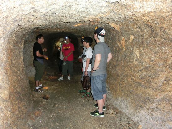 ケン芳賀によるグアム太平洋戦争戦跡巡りツアー ～その時この場所では何が起きたのか～＜日本語ガイド／昼食付き／送迎付き／貸切プランあり＞