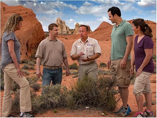 ピンクジープで行く　バレーオブファイヤー州立公園 観光ツアー ＜昼食付き／英語ガイド＞