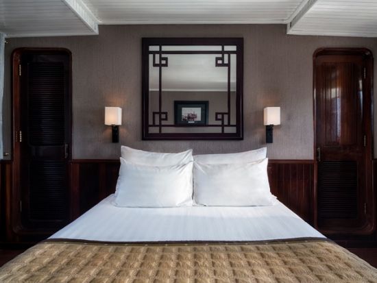 世界遺産ハロン湾1泊2日クルーズ「エメロード号」インドシナ時代を思わせる外輪船を復刻した船でクラシックな船旅