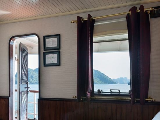 世界遺産ハロン湾1泊2日クルーズ「エメロード号」インドシナ時代を思わせる外輪船を復刻した船でクラシックな船旅