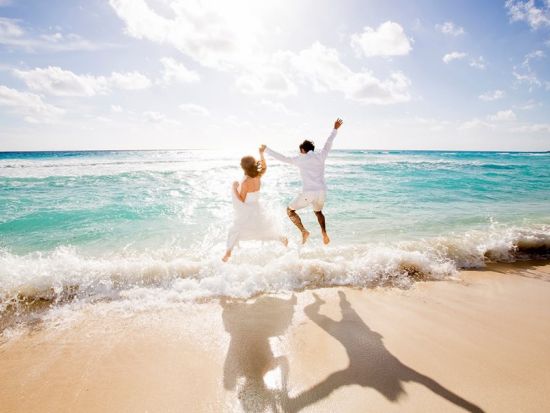 カンクン・ウェディングフォト　ビーチ撮影プラン　女性プロカメラマン「Aki Demi」監修＜メキシコ人カメラマン（英語）／カンクン発＞