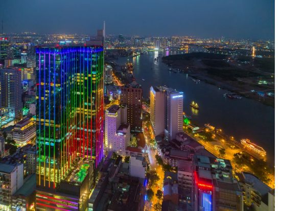 人気No.1のナイトツアー！水上人形劇鑑賞＋サイゴン川クルーズ　船内または人気店のディナー＜夜／一部のホテルに送迎可／現地ガイド(日本語可)／夕食付＞