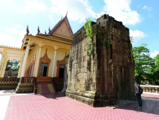 南部遺跡群と寺院巡り＆タマウ動物園観光ツアー ＜日本語ガイド／プノンペン発＞
