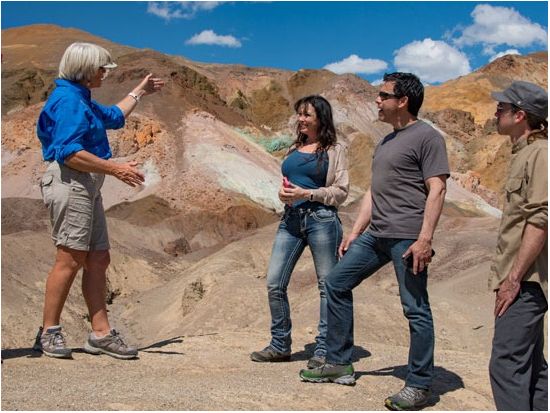ピンクジープで行く　デスバレー国立公園 日帰り観光ツアー ＜9～5月／昼食付き／英語ガイド＞
