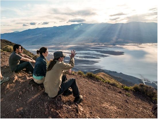 ピンクジープで行く　デスバレー国立公園 日帰り観光ツアー ＜9～5月／昼食付き／英語ガイド＞