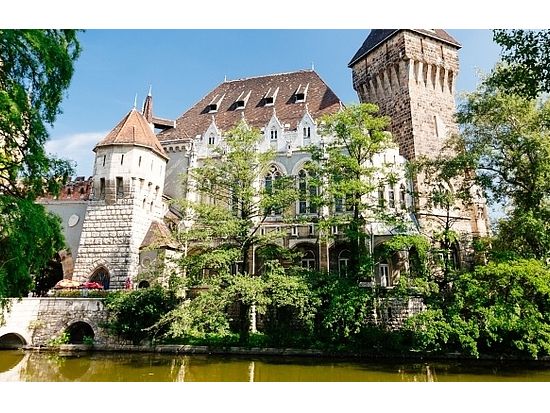 隣国ハンガリー　ブダペスト日帰りツアー ＜英語／ウィーン発＞