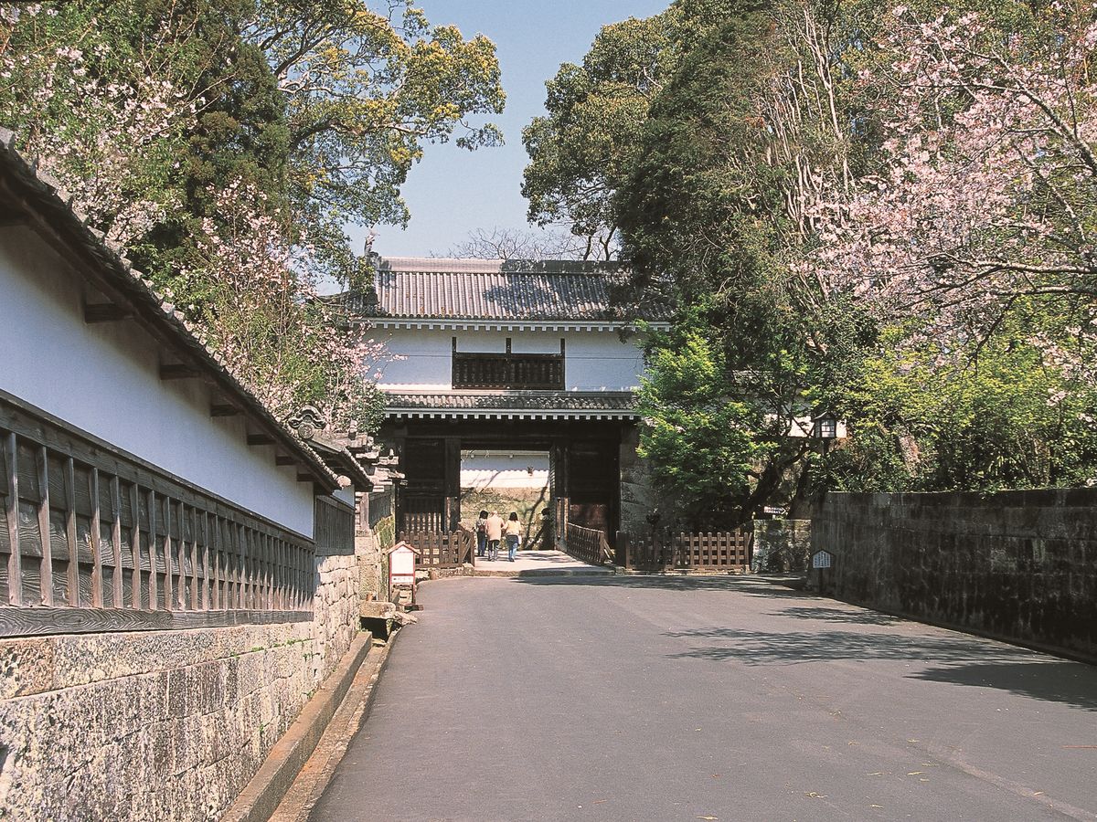 大手門前