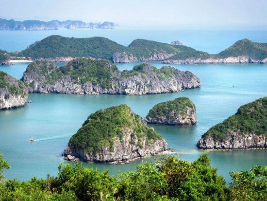 世界遺産ハロン湾1泊2日クルーズ「アテナ号」全室バルコニー付き！ワンランク上の5つ星客船に宿泊 