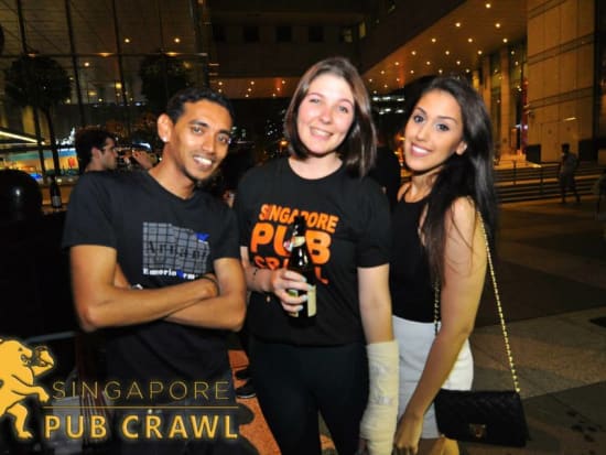 singapore pub crawl tourists enjoying night club