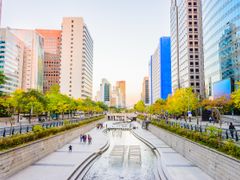 Cheonggyecheon Stream in broad daylight