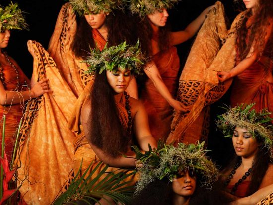 カウアイ島　伝統ルアウ＆ハワイアンショー「ルアウ・カラマク」　ショー優先席確約！4コースディナー付き＜ホテル送迎可／英語＞