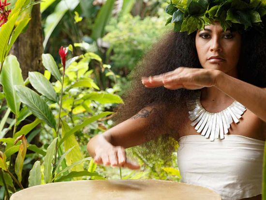 カウアイ島　伝統ルアウ＆ハワイアンショー「ルアウ・カラマク」　ショー優先席確約！4コースディナー付き＜ホテル送迎可／英語＞