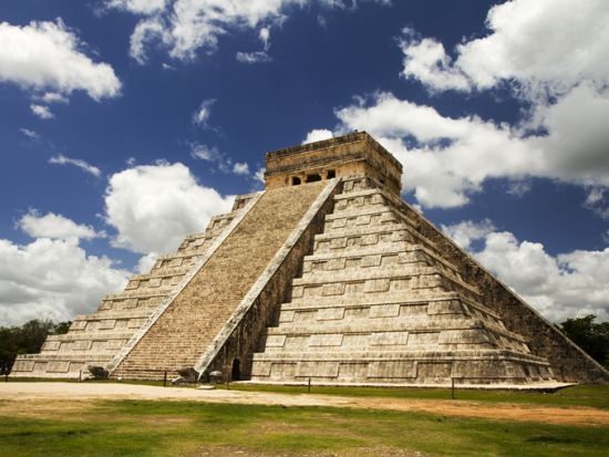 チチェン・イッツァ遺跡とセノーテ・イキル 観光ツアー 夕方帰着で参加後の時間も有効活用！＜混載／日本語ガイド／昼食ビュッフェ／カンクン発＞
