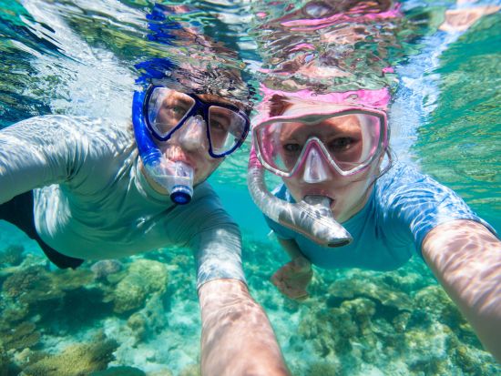 アイランドホッピング 人気の2島巡り ナルスアン島＆カオハガン島 海洋保護区でシュノーケル ココナッツオイル作り体験可＜日本語ガイド／BBQランチ＞