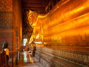 Reclining Buddha golden statue at Wat Pho