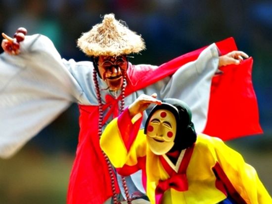 世界遺産安東(アンドン)日帰りツアー　河回村＋仮面劇観賞＋伝統市場体験　名物・安東グルメ付き＜終日／日本語ガイド／昼食付＞