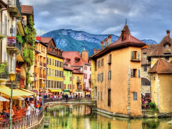 中世の村ペルージュ＆水の都アヌシー　1日観光ツアー ＜貸切／日本語アシスタント付きあり／リヨン発＞