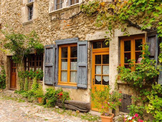 中世の村ペルージュ 半日観光ツアー　老舗店のガレットとシードル付き ＜貸切／日本語アシスタント付きあり／リヨン発＞