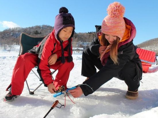 サホロ湖 氷上ワカサギ釣り体験　釣った魚の唐揚げ試食付き　手ぶら参加OK♪カチカチに凍ったサホロ湖での楽しい釣り体験♪＜1～2月／釣りガイド付／新得町＞