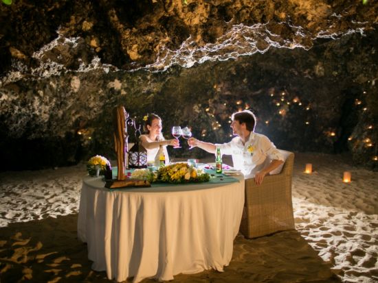 サマベ・バリ・スイーツ＆ヴィラズ「Samabe Bali Suites＆Villas」食事券＆事前予約サービス 神秘の洞窟でプライベートディナー＜ホテル送迎付＞