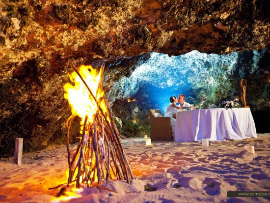 サマベ・バリ・スイーツ＆ヴィラズ「Samabe Bali Suites＆Villas」食事券＆事前予約サービス 神秘の洞窟でプライベートディナー＜ホテル送迎付＞