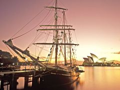 Wine_and_Canapes_Dinner_Cruise (2)