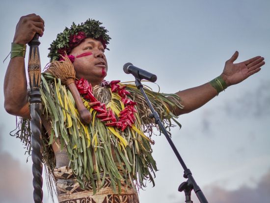 伝統ルアウ＆ハワイアンショー「チーフズルアウ」豪華ビュッフェディナーと元世界チャンピオンのファイヤーダンスが圧巻のショー＜ウェット・アンド・ワイルド・ハワイ内＞