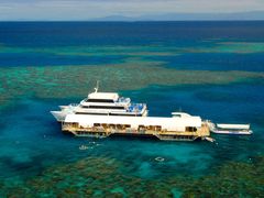 great barrier reef snorkeling pontoon deck