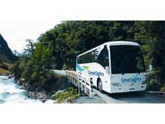 Milford Sound Cruise Luxury Coach from Queenstown