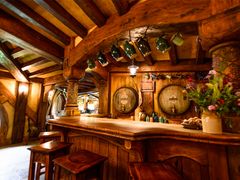 Green Dragon Inn Hobbiton Express Tour Auckland