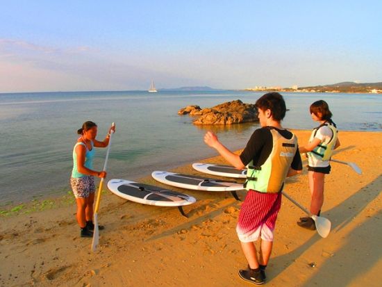 スタンドアップパドルでサンセットの冒険 夕日を浴びながら沖縄の海を堪能＜温水シャワー無料／恩納村発＞
