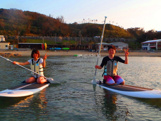 スタンドアップパドルでサンセットの冒険 夕日を浴びながら沖縄の海を堪能＜温水シャワー無料／恩納村発＞