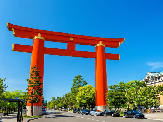 五山送り火鑑賞バスツアー 平安神宮＋上賀茂神社＋点火前の五山案内＋嵐山＋大文字鑑賞（2026/8/16限定）＜夕食付き＞by おこしバス（京都定期観光バス）