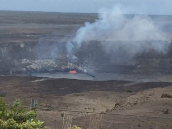 ハワイ島1泊2日ツアー　ヒロまたはコナ観光＋キラウエア火山国立公園ツアー＜貸切／ヒロ泊／往復航空券付き／日本語ガイド＞