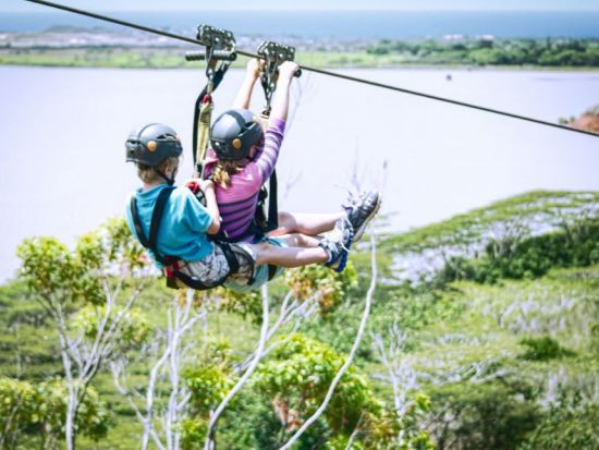 カウアイ島 ジップライン8本　ユニークなハーネスをつけてジップラインに挑戦！＜英語インストラクター＞