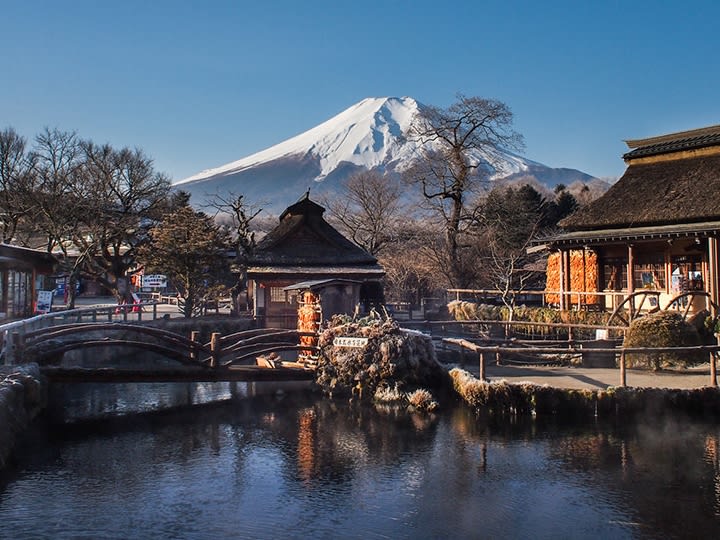 富士五湖 定期観光バス 富士山五合目・忍野八海・冨士浅間神社などを巡る＜4～11月／河口湖駅・富士急ハイランド発＞ | 山梨の観光&遊び・体験・レジャー専門予約サイト  VELTRA(ベルトラ)