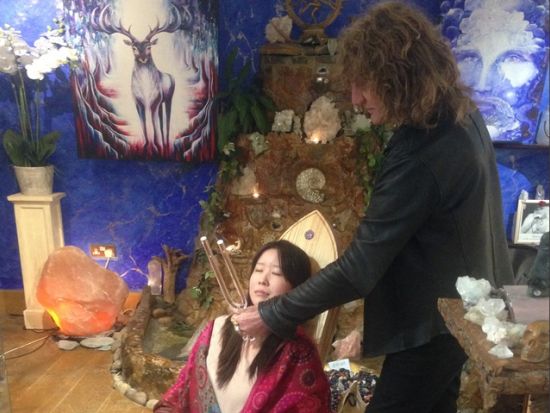 【貸切】ストーンヘンジ＆グラストンベリー＆エーヴベリー1日観光ツアー ロンドン・パワースポット巡り＜専用車／日本語／ロンドン発＞