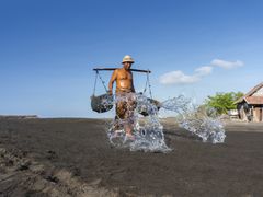 Kusamba Traditional Salt farmer