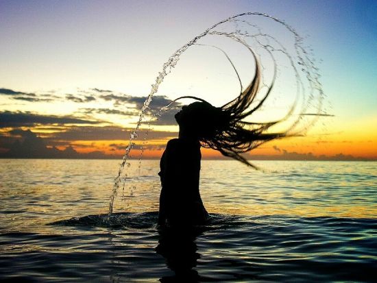 サンセットサバニツアー　伝統的な漁船「サバニ」に乗って刻々と変化する夕暮れどきを海の上で満喫＜半日／石垣島＞