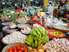 fresh fruits and vegetables hoi an market