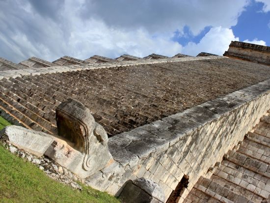 【ククルカン降臨】2026年3月20日と9月23日限定！世界遺産チチェン・イッツァ遺跡 天体ショー！グランセノーテ＋セノーテイキル訪問＜昼食付き／日本語ガイド＞