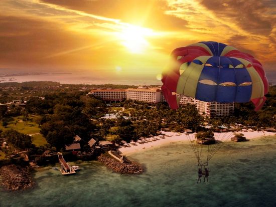 パラセーリング　高層ビル50階建相当！高さ170mマグナムプランやピクニックプランあり　シャングリラ内ショップで安心 ＜英語インストラクター＞