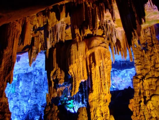 Guilin_One_Day-Reed Flute Cave (1)