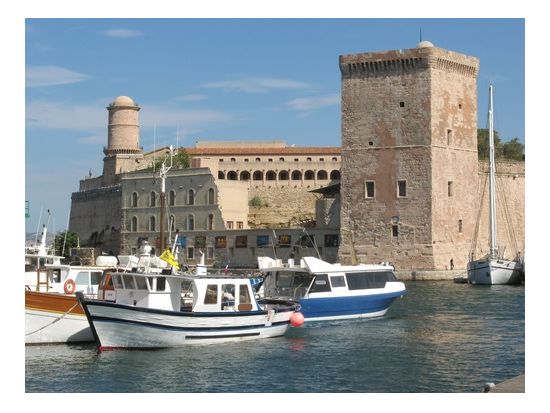 マルセイユ半日観光ツアー　地中海を一望するノートルダム寺院＋コルビュジエ設計の世界遺産ユニテ・ダビタシオン 他＜混載／日本語／3時間／マルセイユ発＞