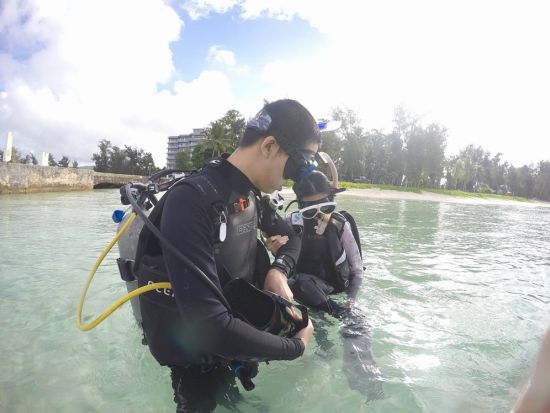 体験ダイビング ミクロネシア最大の大手ショップ！＜ビーチ／1～2ダイブ＞by アクアコネクションズ