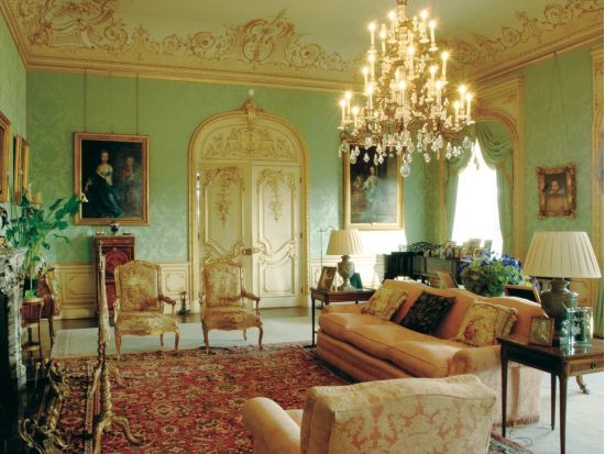 英国ドラマ『ダウントン・アビー』ロケ地めぐり観光ツアー　ハイクレア城入場＆バンプトン＆オックスフォード ＜4～9月／英語ガイド／ロンドン発＞