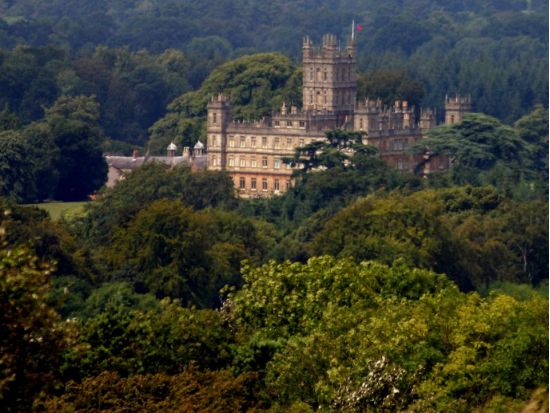 英国ドラマ『ダウントン・アビー』ロケ地めぐり観光ツアー　ハイクレア城入場＆バンプトン＆オックスフォード ＜4～9月／英語ガイド／ロンドン発＞