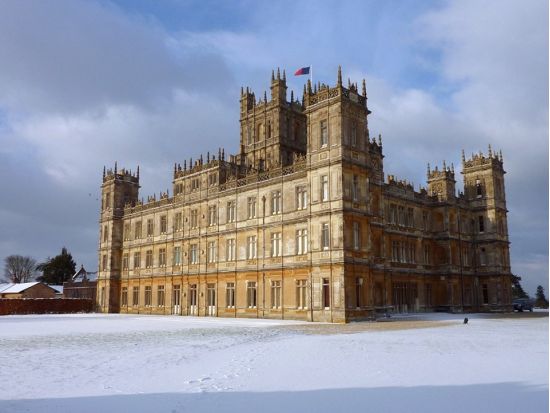 英国ドラマ『ダウントン・アビー』ロケ地めぐり観光ツアー　ハイクレア城入場＆バンプトン＆オックスフォード ＜4～9月／英語ガイド／ロンドン発＞