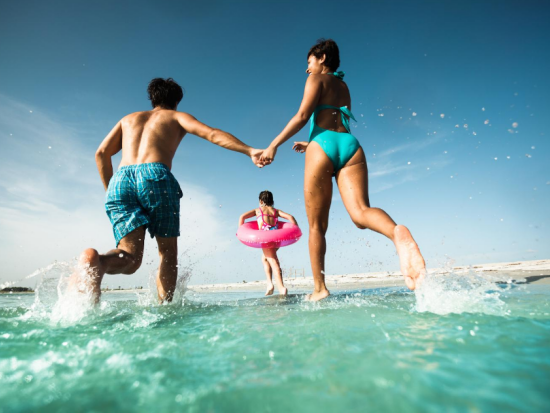 クリアウォータービーチ　送迎バスサービス ＜スピードボート体験などオプション付きのプランあり／英語ドライバー＞